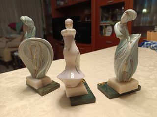 FIGURAS DE MUJER EN PORCELANA