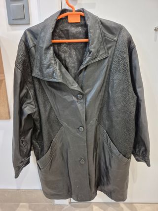 Chaquetón piel color negro