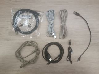 Cables alimentación, audio, USB, DVI, RJ45, RJ11