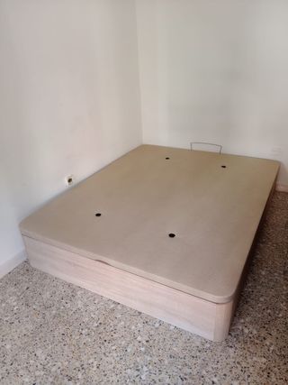 Camas armarios sofás canapés colchones mesitas