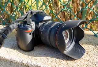 Cámara Nikon D3000 y objetivo Sigma 18200mm