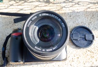 Cámara Nikon D3000 y objetivo Sigma 18200mm