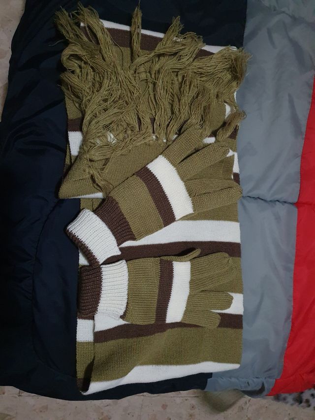 Bufanda y guantes