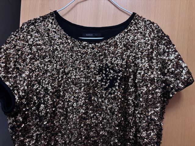 Vestido dorado lentejuelas manga corta