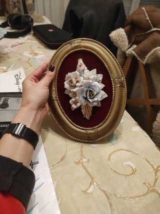 Cuadro con flores de porcelana