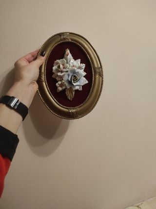 Cuadro con flores de porcelana
