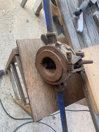 Maquina de hacer roscas en tubos