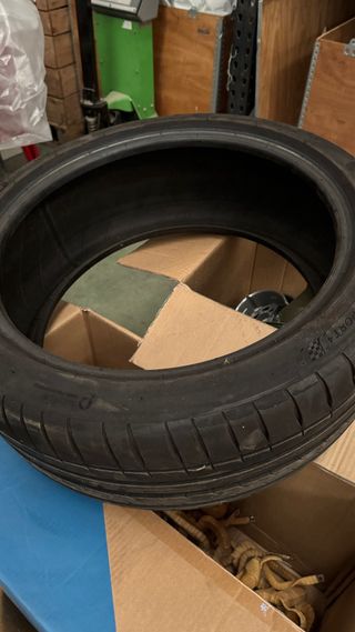 Neumatico Michelin 235/40 ZR18 usado buen estado