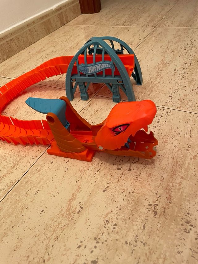 Serpiente hotwheels de segunda mano por 10 EUR en Barcelona en