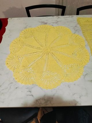 2 centrini fatte a mano