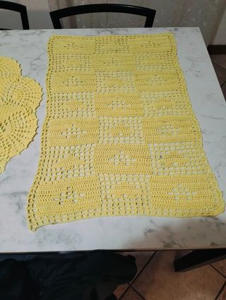 2 centrini fatte a mano