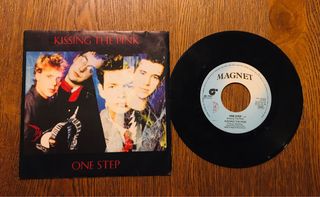 Vinile Kissing the Pink 1985