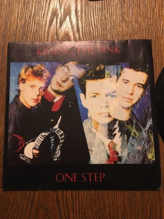 Vinile Kissing the Pink 1985