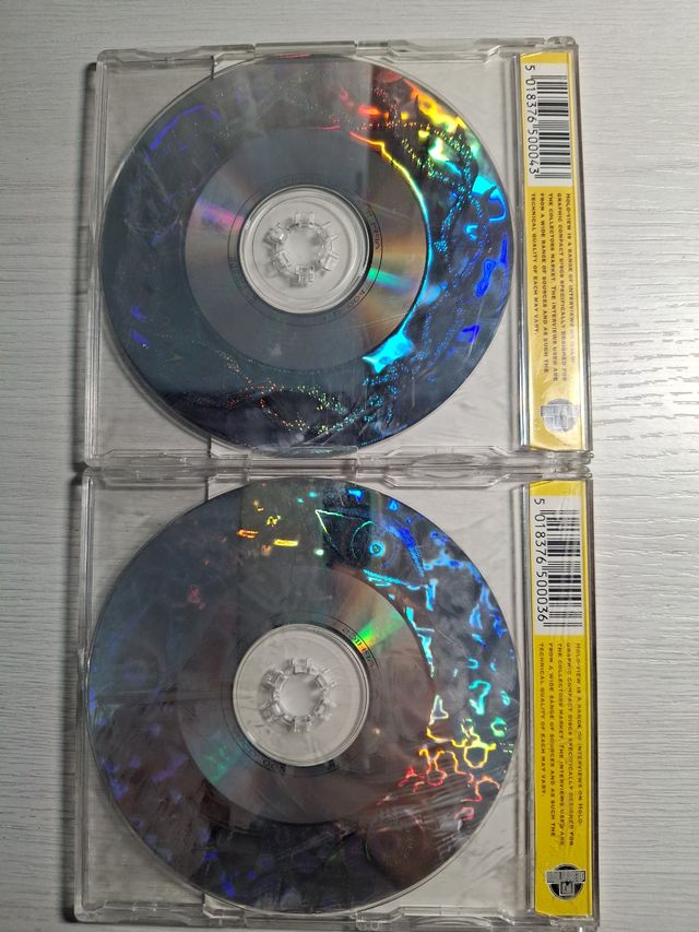 The cure y sisters of mercy rareza.