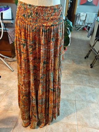Falda asimetrica hecha en India