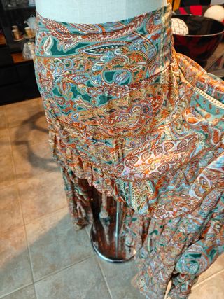 Falda asimetrica hecha en India