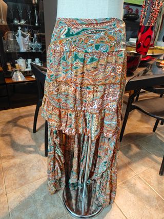 Falda asimetrica hecha en India