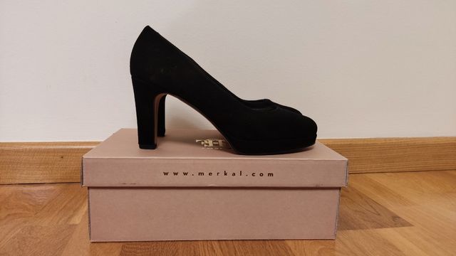 Zapato de salón negro de piel talla 39 