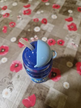 Borraccia con cannuccia