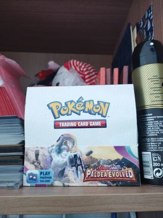 Caja Pokémon chispas fulgurantes.