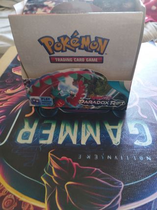 Caja Pokémon chispas fulgurantes.