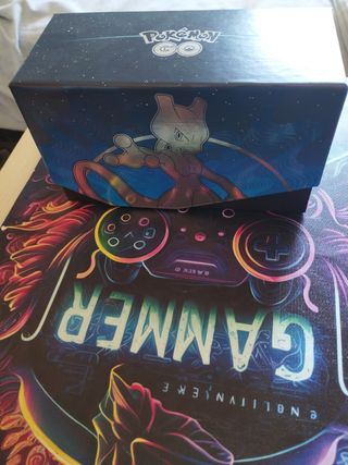 Caja Pokémon chispas fulgurantes.