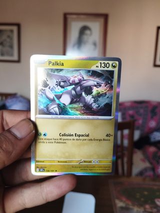 Caja Pokémon chispas fulgurantes.
