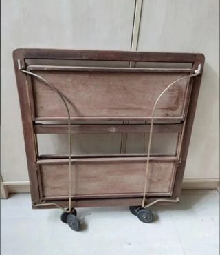 Antiguo mueble auxiliar.