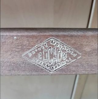 Antiguo mueble auxiliar.