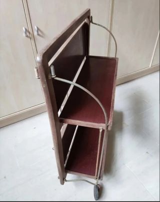 Antiguo mueble auxiliar.