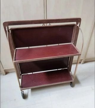 Antiguo mueble auxiliar.