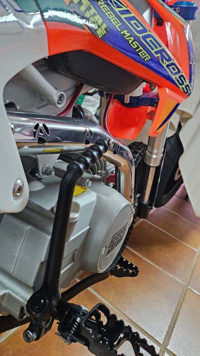 Moto infantil rebel master kidcross Nueva