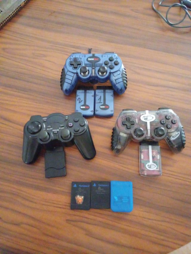 Play Station 2 más mandos.