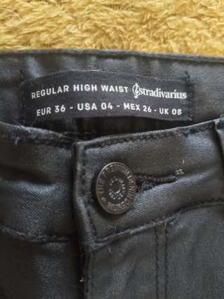 Pantalon cuero negro, talla 36 Stradivarius