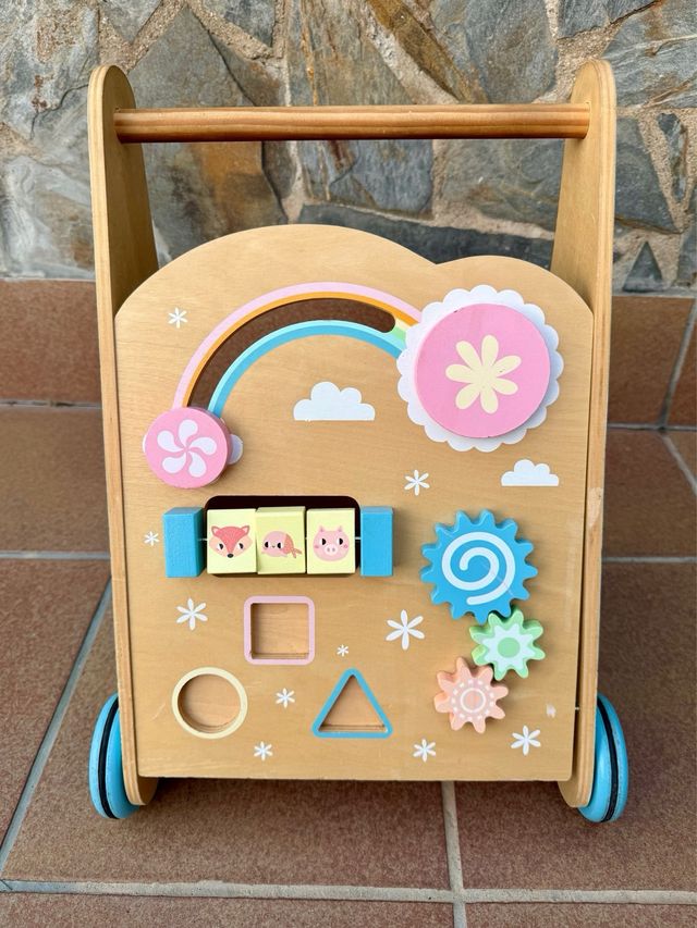 Andador de madera infantil