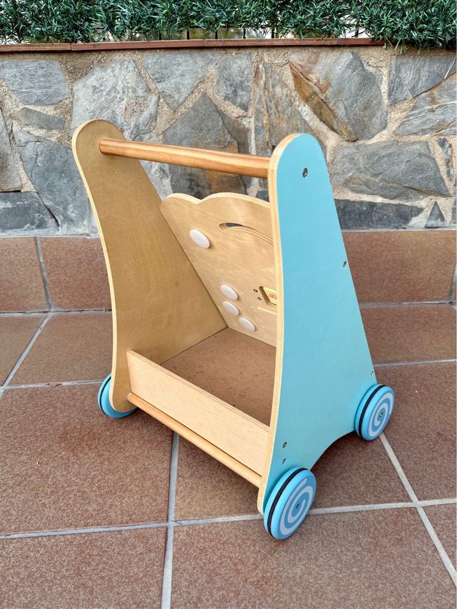 Andador de madera infantil