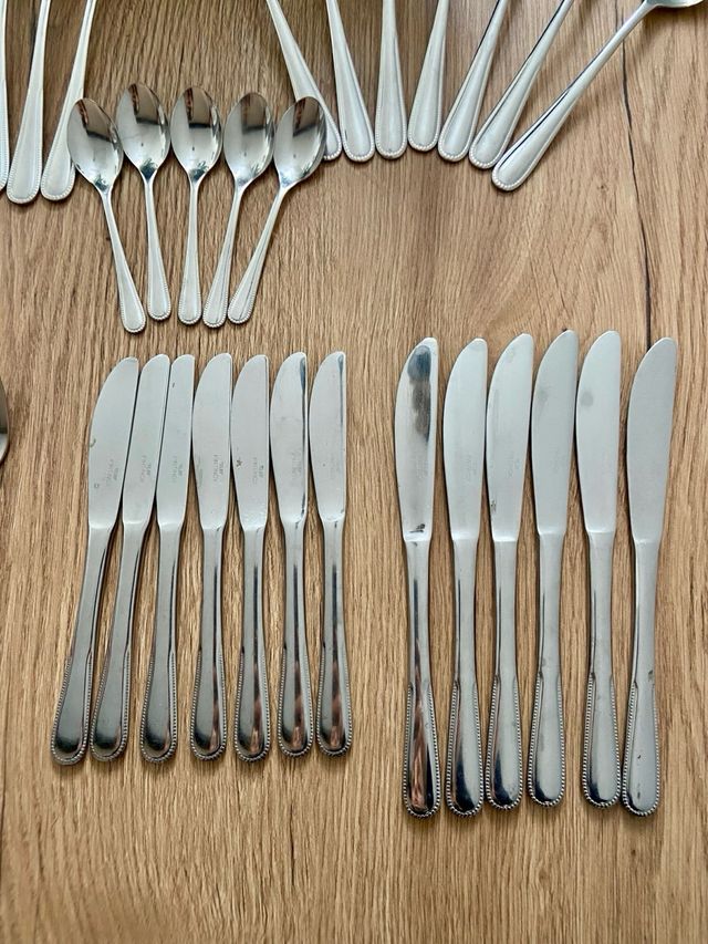 Cuberteria de 33 piezas de acero inox