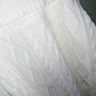 Maglioncino bianco con etichetta