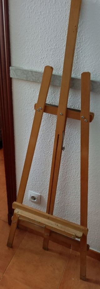 muebles ( mesa, caballete galán de noche