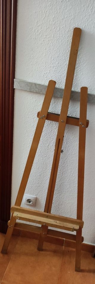 muebles ( mesa, caballete galán de noche