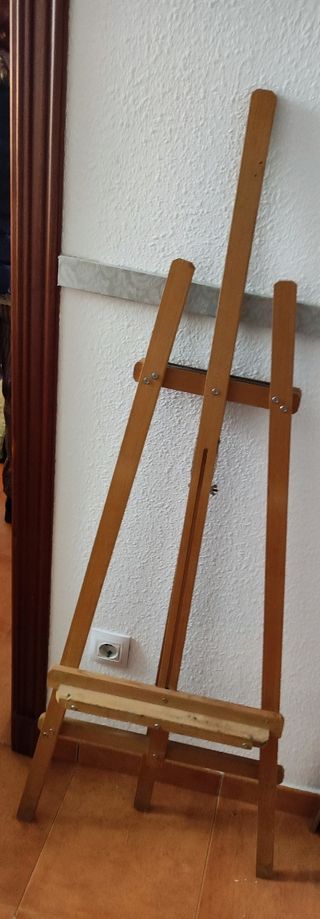 muebles ( mesa, caballete galán de noche