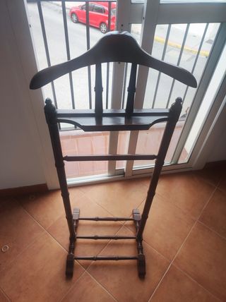 muebles ( mesa, caballete galán de noche