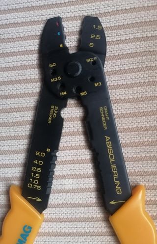 Alicate crimpadora multifunción