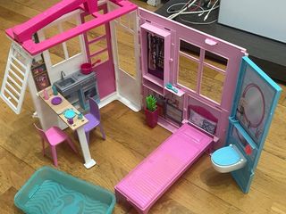 Casa de barbie portatil