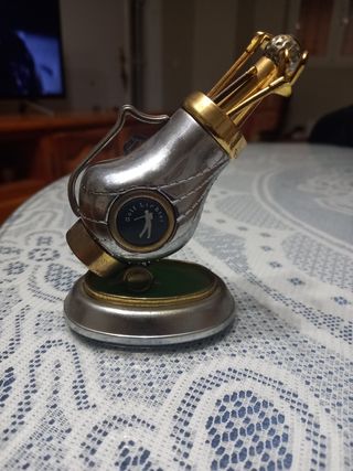 Mechero con palos de golf
