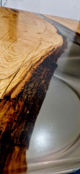 Mesa de Resina Epoxi y Madera de Castaño Macizo