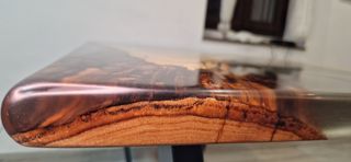 Mesa de Resina Epoxi y Madera de Castaño Macizo