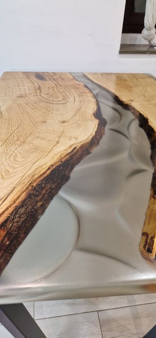 Mesa de Resina Epoxi y Madera de Castaño Macizo