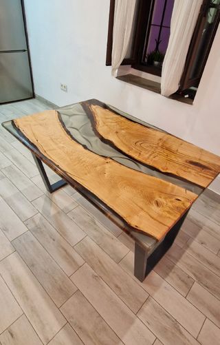 Mesa de Resina Epoxi y Madera de Castaño Macizo