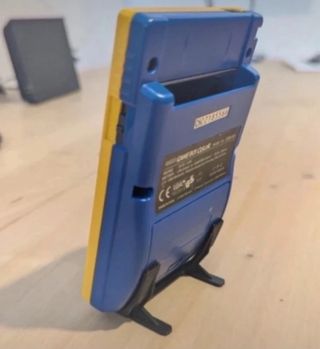 Soporte bajo Game Boy Color